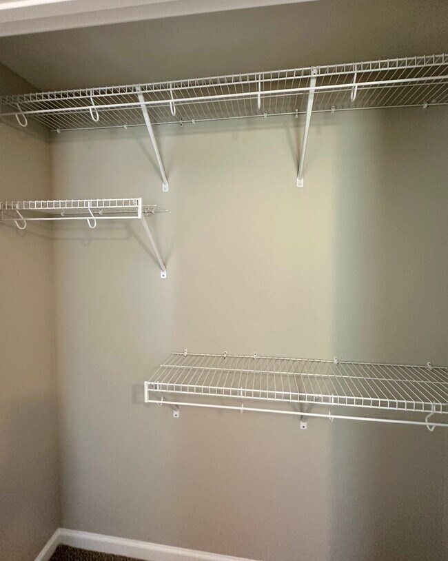 Plenty of shelving - 2304 Belle Ave NE