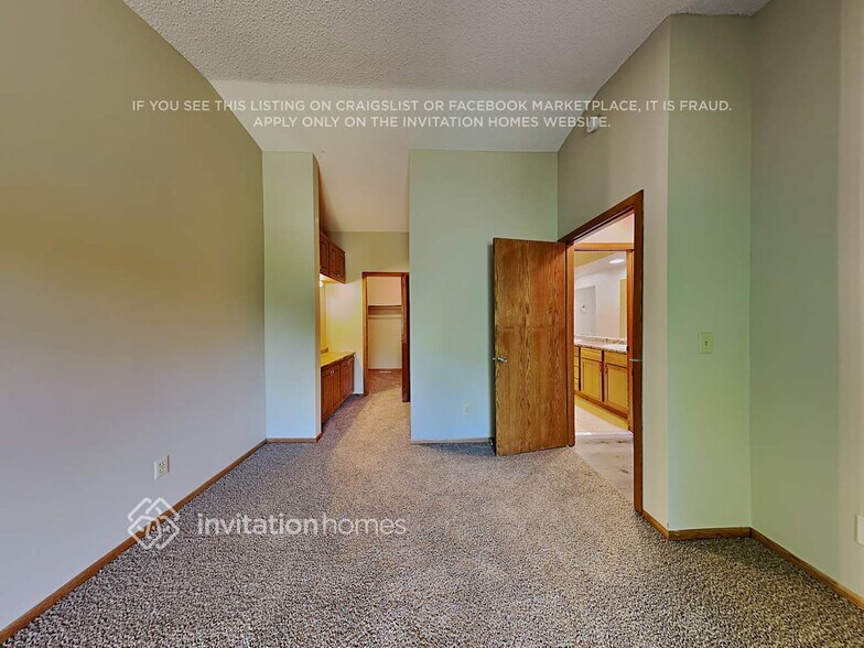 Building Photo - 5565 Knoll Dr