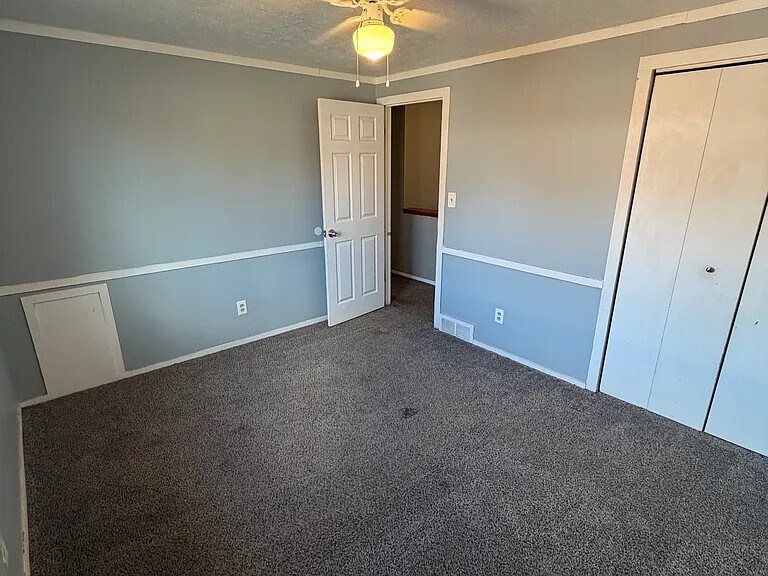 Building Photo - 2472 Warren Pky