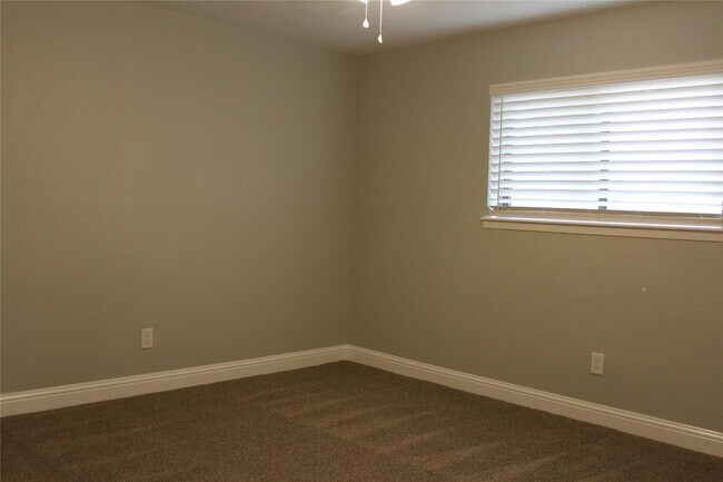 Building Photo - 55 E White Willow Cir