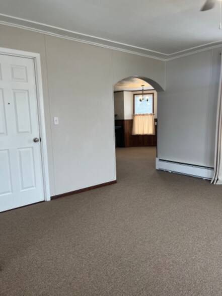 Building Photo - 214 E Orleans St