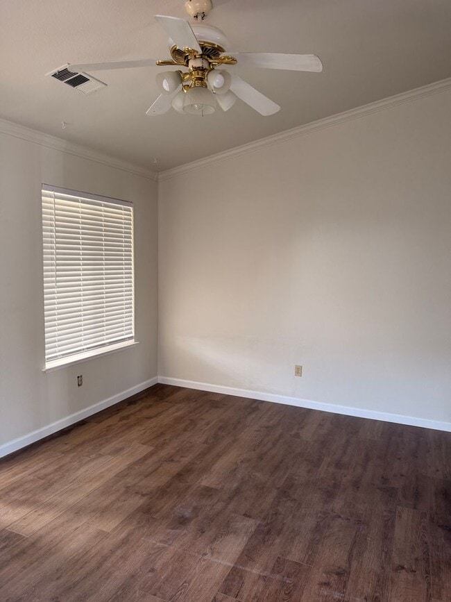 Building Photo - 3-bedroom, 2-bath home in great neighborhood!