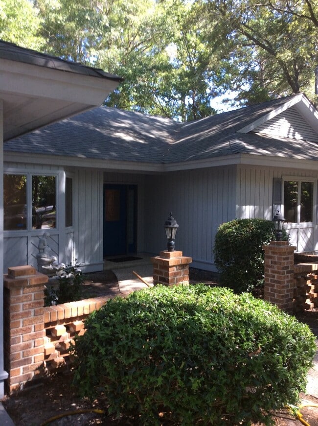 Building Photo - Hilton Head Plantation Ranch Style Home With Lagoon View!