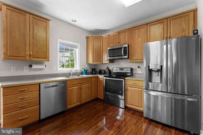Building Photo - 10 Everglades Ln