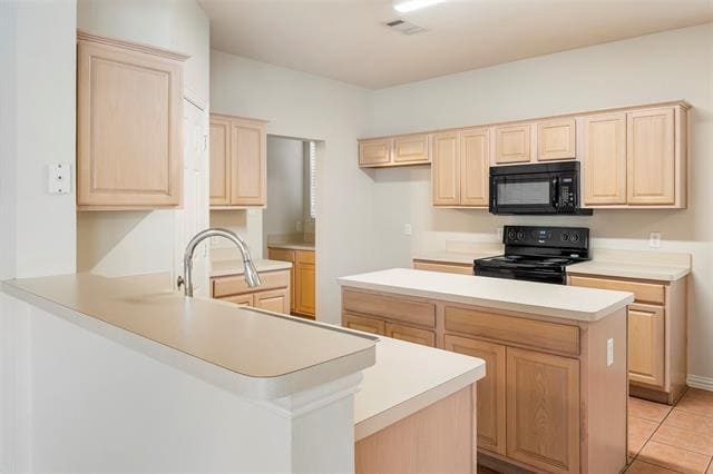 Building Photo - 10015 Pinecrest Dr