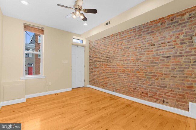 Building Photo - 1005 Baylis St