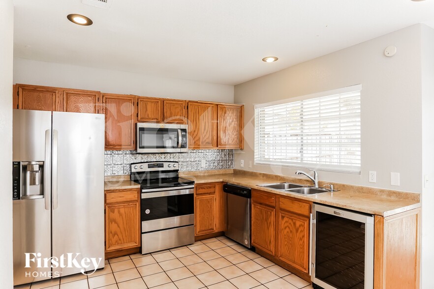 Building Photo - 1532 High Pointe Ln