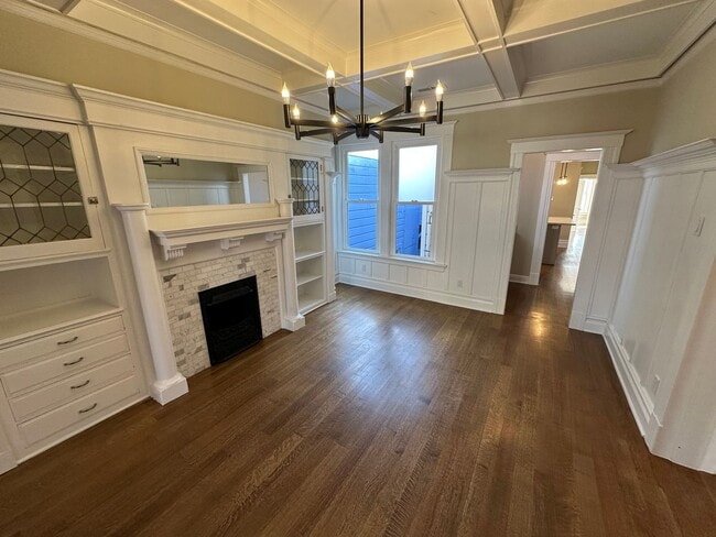 Building Photo - 817-821 Oak Street (7057r)