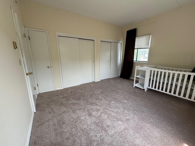 Building Photo - 13 N Rockland Ave