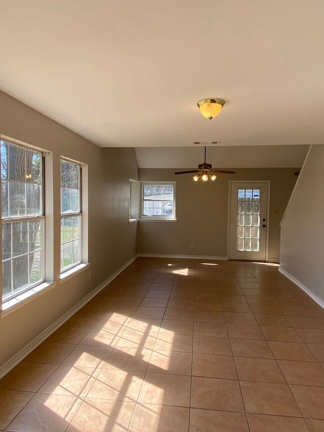 Building Photo - Updated Highland Duplex