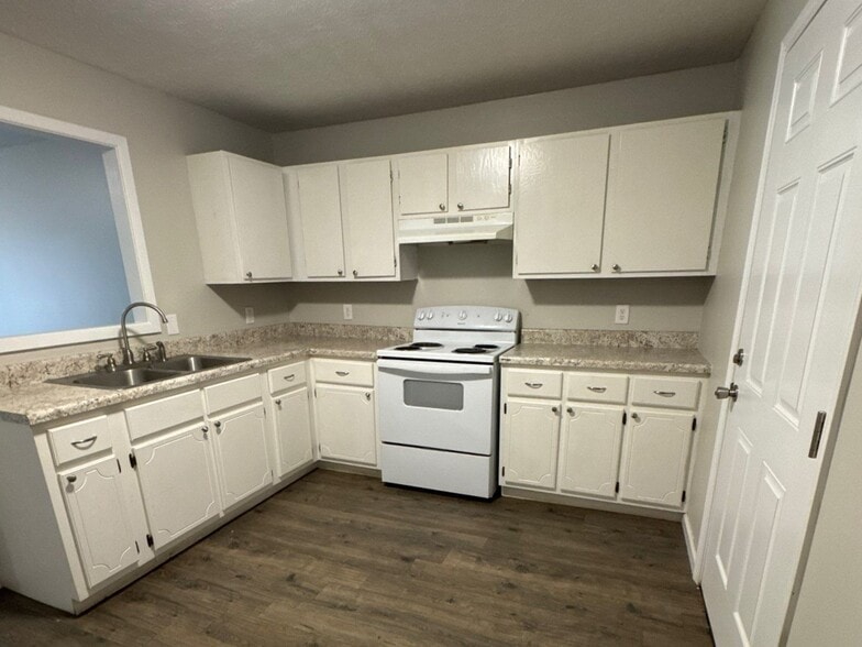 Building Photo - 275 Tinker Hill Cv