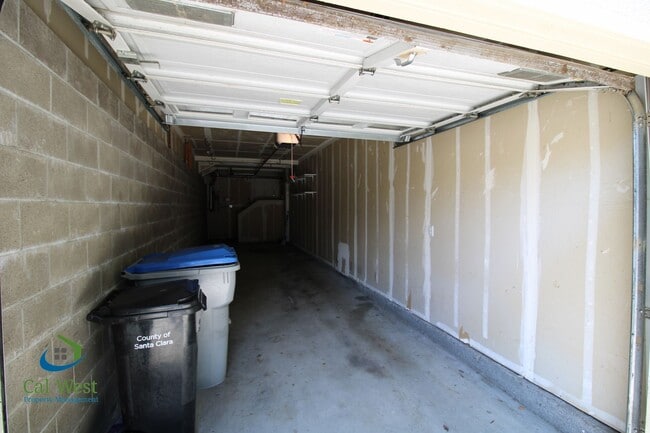 Building Photo - $3,695 - Spacious 2 Bedroom, 2.5 bath tri-level townhouse near Communication Hill in Lancaster Gates