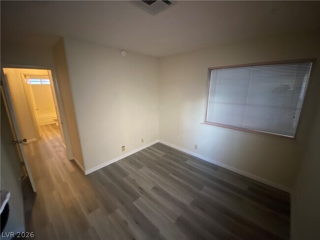 Building Photo - 5712 Swimmer Dr