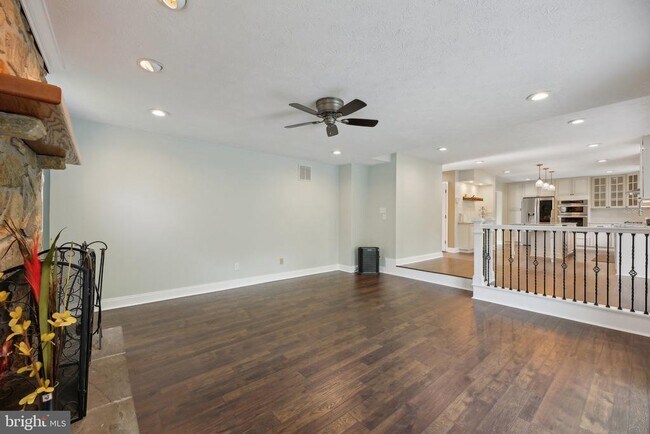 Building Photo - 2042 Clarkson Dr