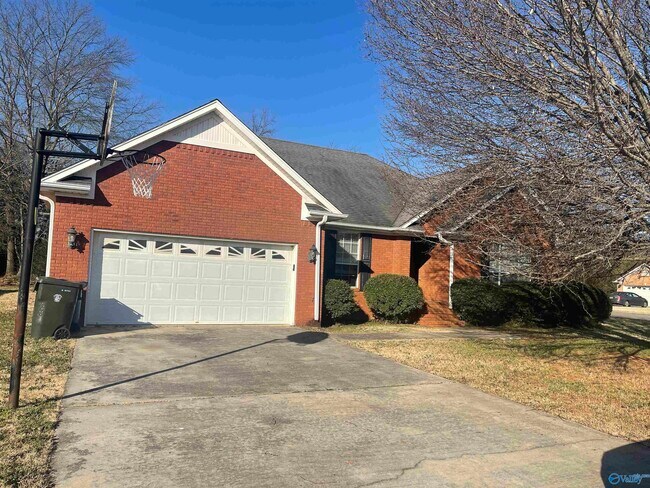 Building Photo - 100 Medicine Bend Ct