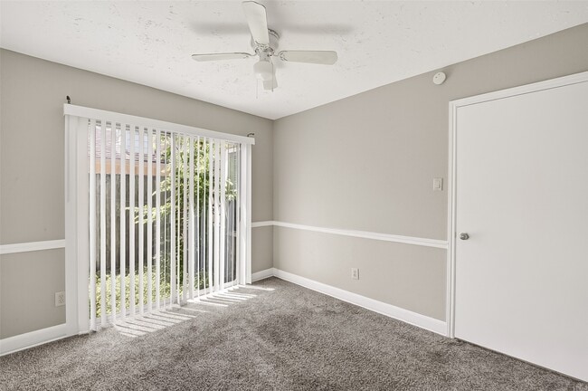 Building Photo - 12403 Meadow Ridge Dr