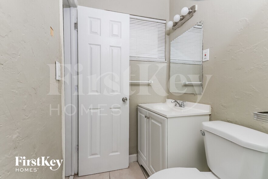 Building Photo - 314 NW 49th Ave
