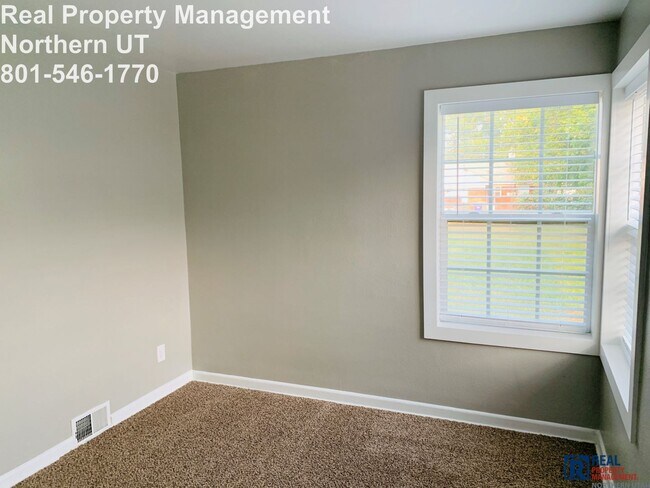 Building Photo - 4 Bedroom 2 Bath Ogden Home Available Now!