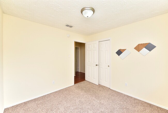 Building Photo - 3522 Pecan Point Dr