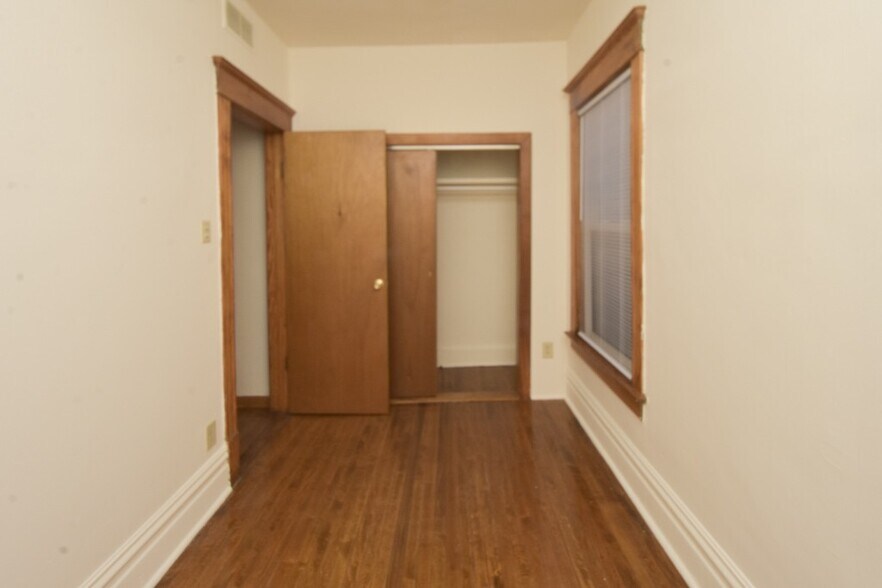 Building Photo - 1246 W Diversey Pky