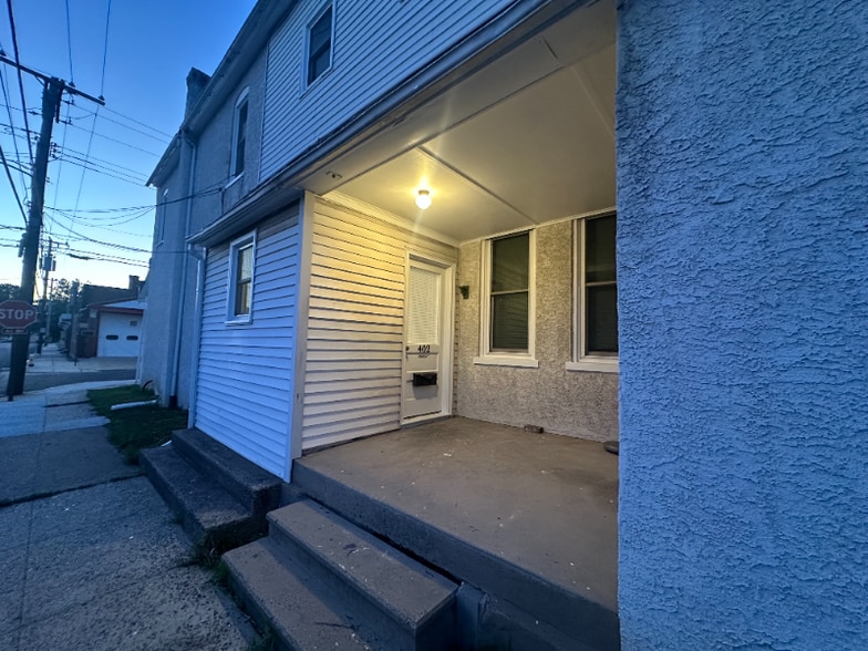 Primary Photo - 402 E Vine St