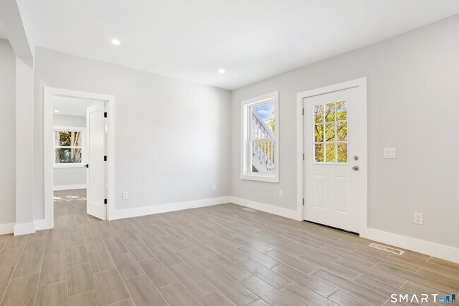 Building Photo - 173 Wellsville Ave