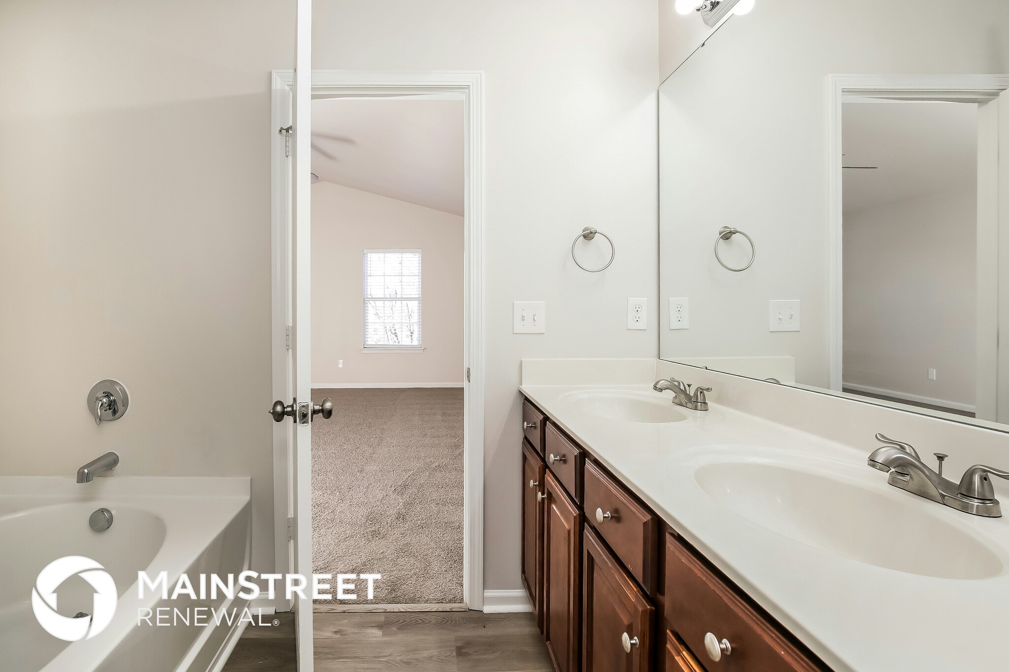 Building Photo - 3994 Creekmoore Dr