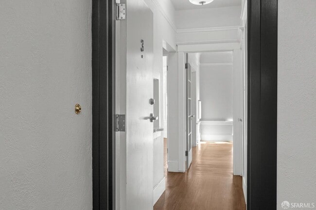 Building Photo - 1166 S Van Ness Ave