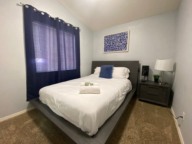 Building Photo - Eastside home for rent in The Tierras