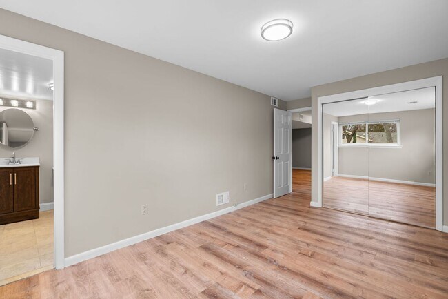 Building Photo - 4 Bed 3 Bath - Takoma Park Split Level - Move In Ready