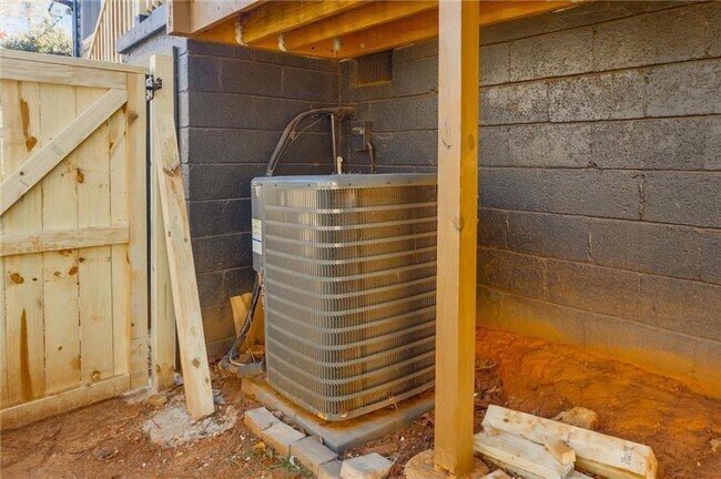 Building Photo - 3119 Piper Dr