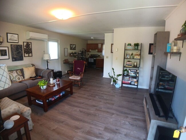 Building Photo - Blacksburg, 2 BR / 1 BA Available Aug 1st