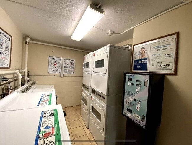 Building Photo - Belmont 1 Bed available Now