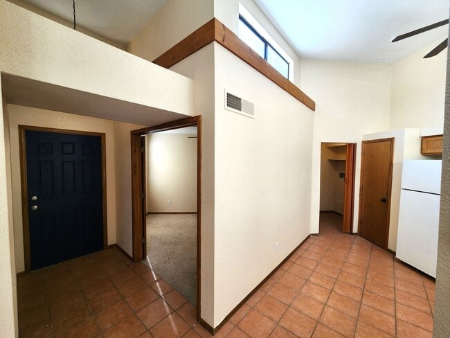 Building Photo - 2050 Pinecone Way