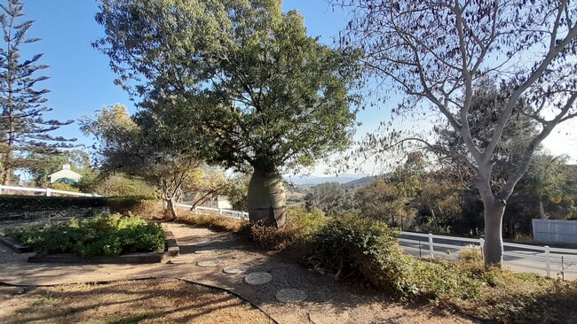 Building Photo - Fallbrook Ranch House