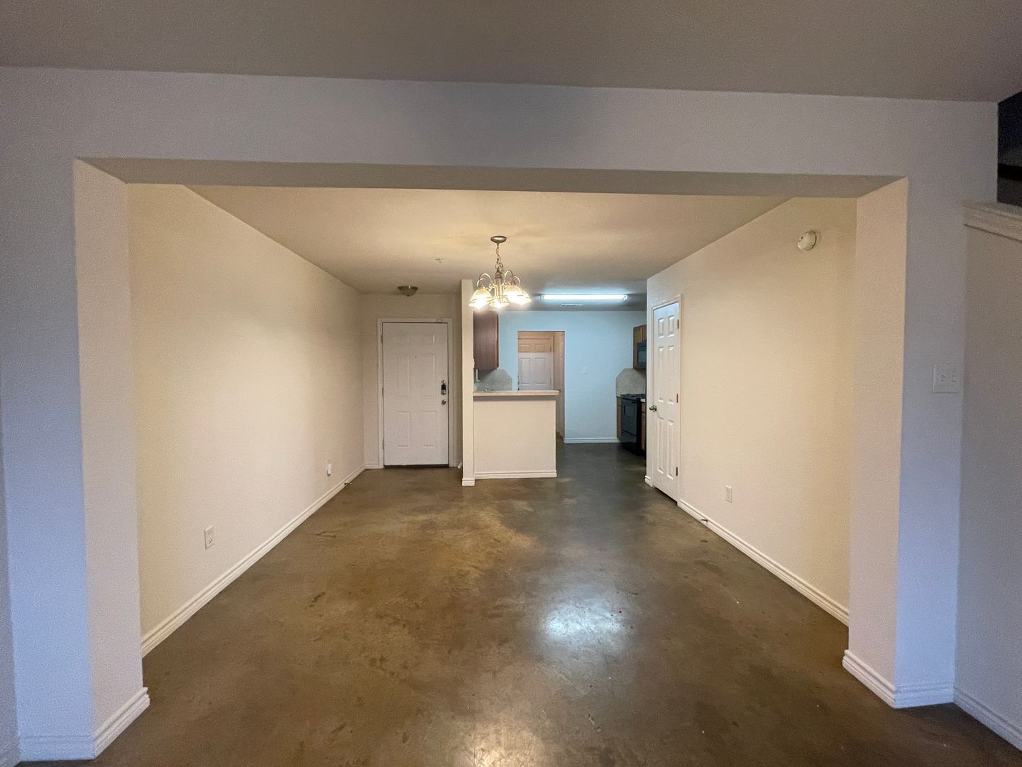 Building Photo - 4006 Cambridge Dr