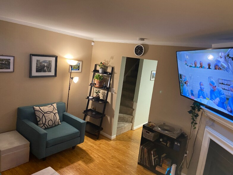 Building Photo - 1059 W Barre St