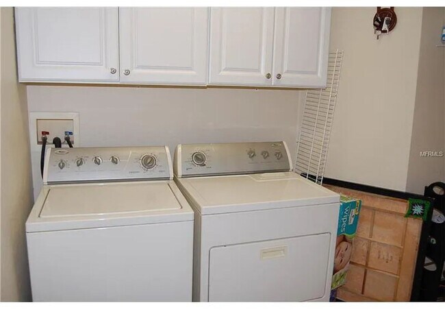 Building Photo - 4 bed, 2 Bath New Tampa Home for Lease!