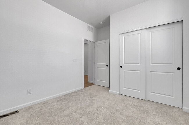 Building Photo - $2,995, 3-bed, 2.5-bath located in Castle ...