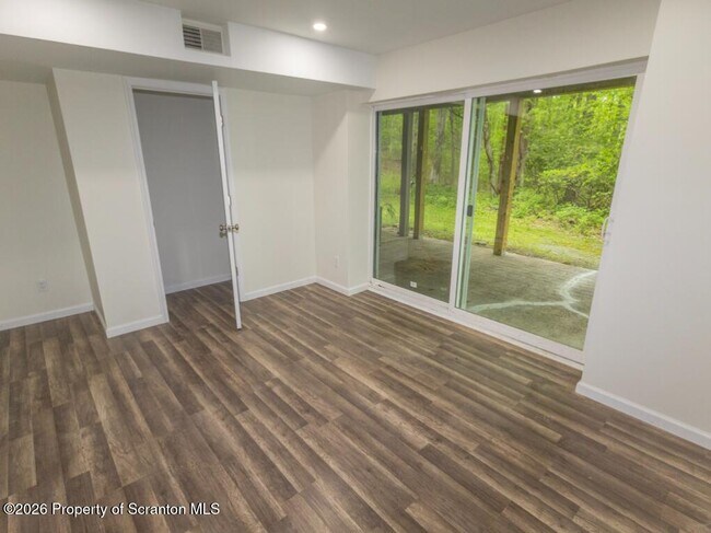 Building Photo - 1273 Chateau Dr
