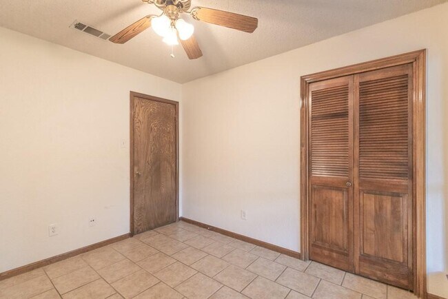 Building Photo - 11101 Froke Cedar Trail