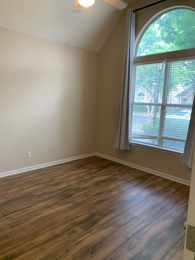 Building Photo - 1161 Misty Isle Dr