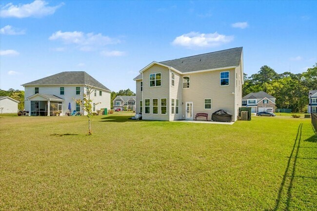 Building Photo - Stunning 5 Bed/3.5 Bath Home in Buckhead East