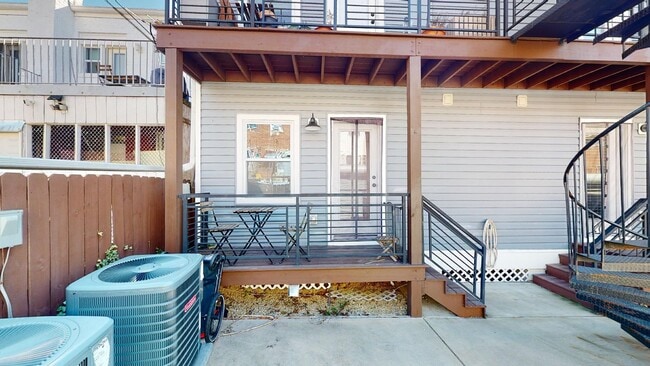 Building Photo - 1310 Holbrook St NE