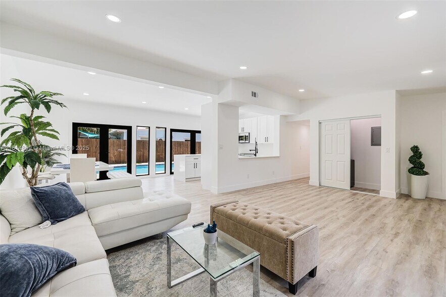 Building Photo - 3105 SW 16th St