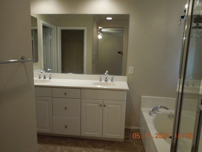 Building Photo - 33770 Willow Haven Ln