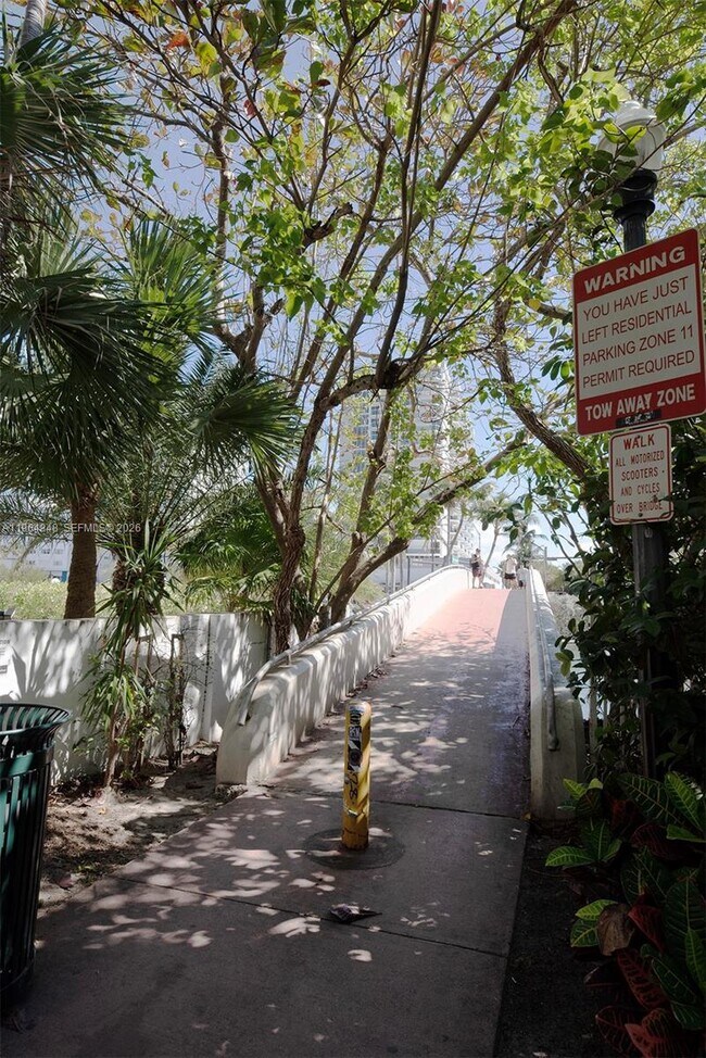 Building Photo - 2383 Flamingo Dr