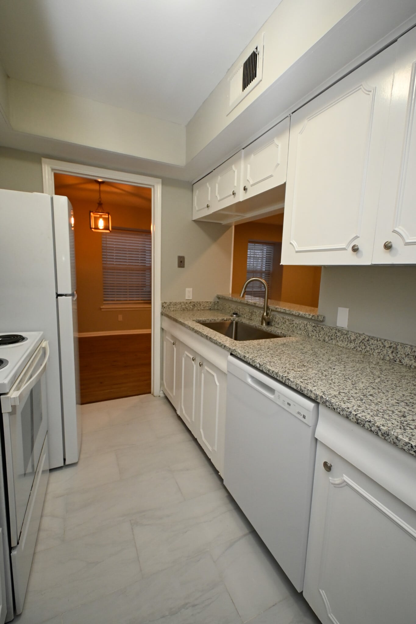 Kitchen - 3730 Fairfield Ave