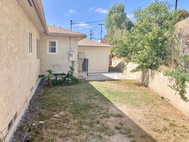 Building Photo - 3 Bedroom 2 Bath Home in La Mesa with Deta...