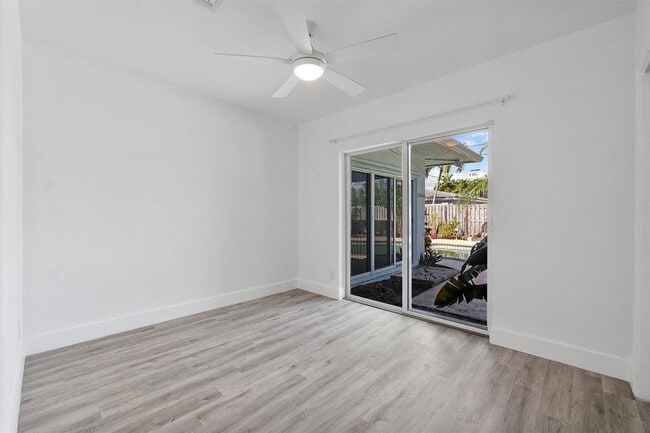 Building Photo - 1353 SE 7th Ct